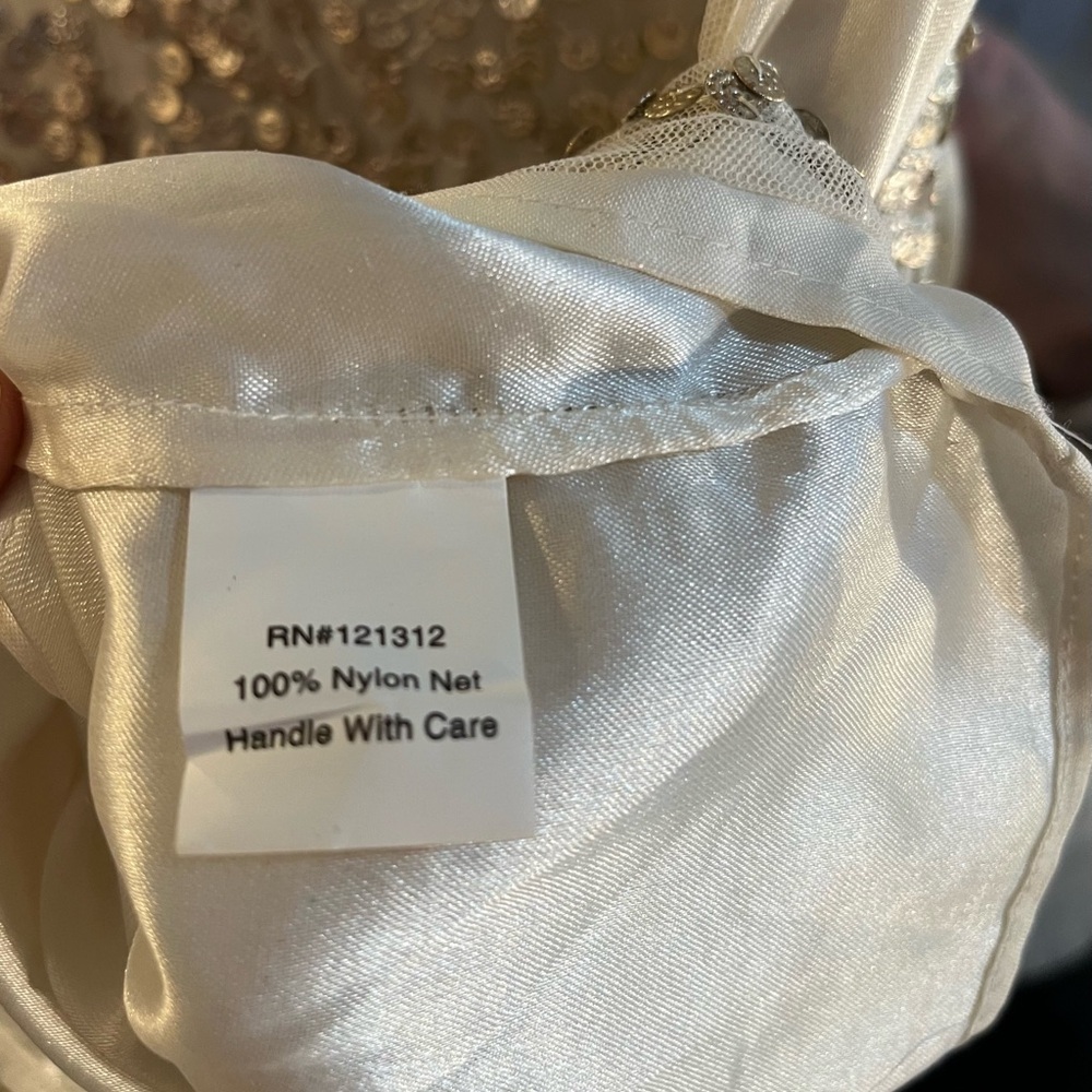 Gryphon New York White/Gold Sequined Top. Size XS - Picture 8 of 9